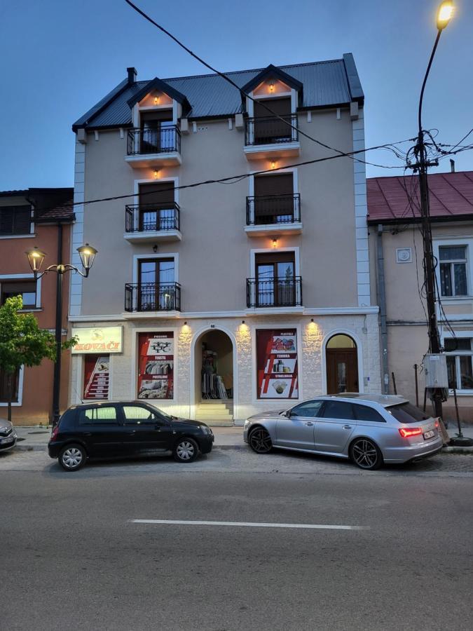 Lux Apartmani Bajova ツェティニェ エクステリア 写真