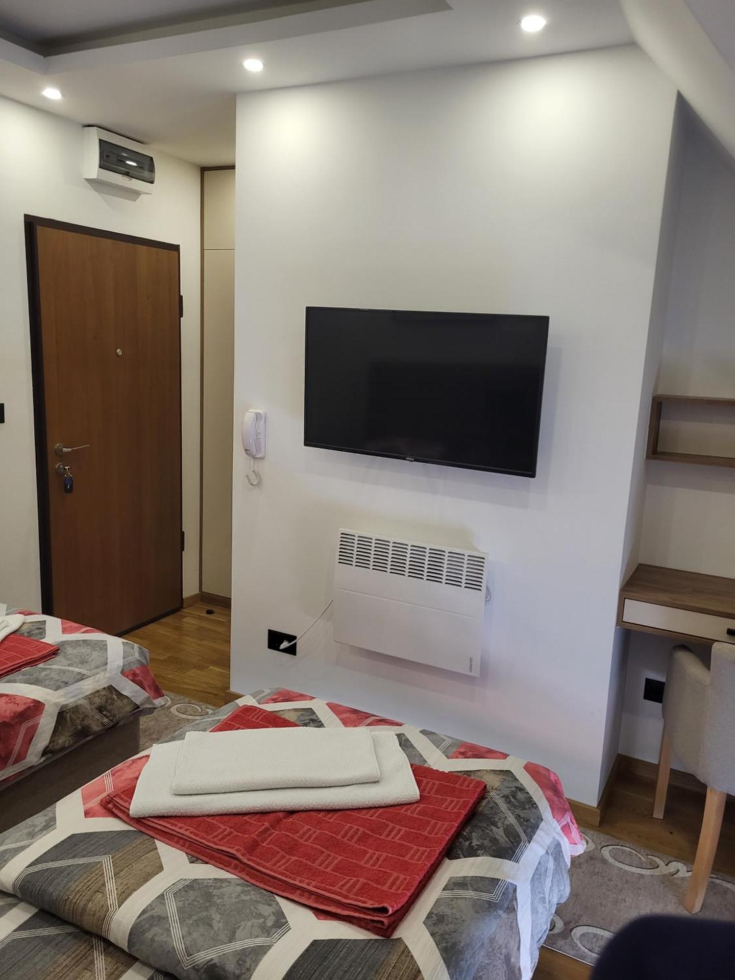 Lux Apartmani Bajova ツェティニェ エクステリア 写真